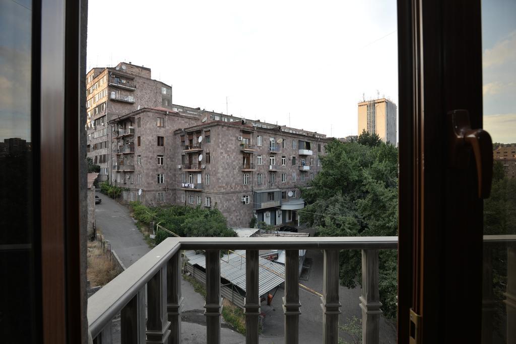 Saryan Hotel Jerevan Eksteriør billede